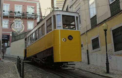 Fotos de stock gratuitas de amarelo, cidade, modo de transporte