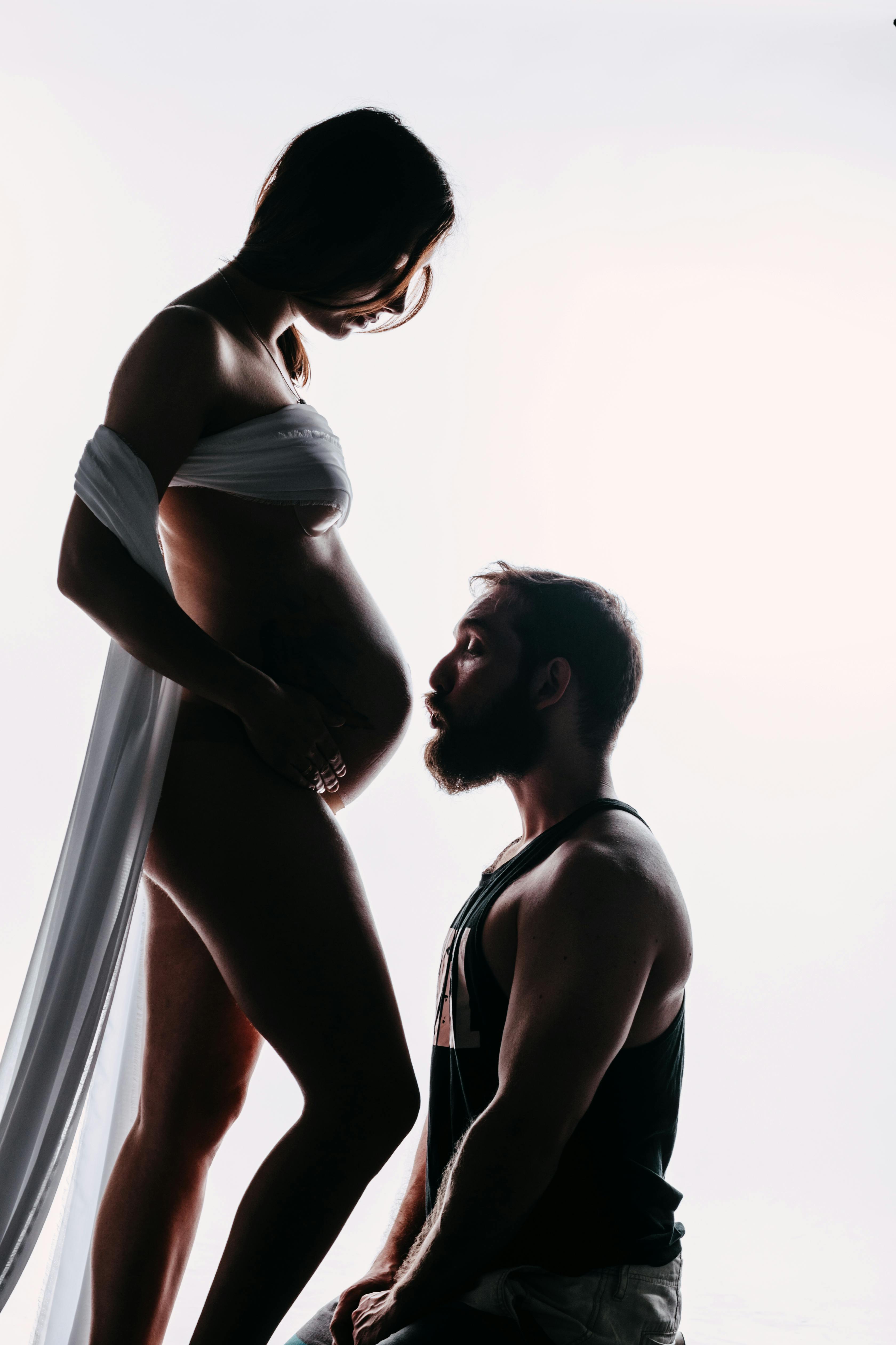 Nepoata manelistului, agresată și fără locuință după ce iubit i-a luat toți banii | EXCLUSIV