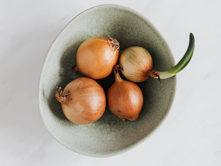 What vitamins are in onions?