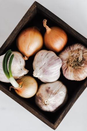 Onions and garlic in a crate — kaboompics.com on Pexels
