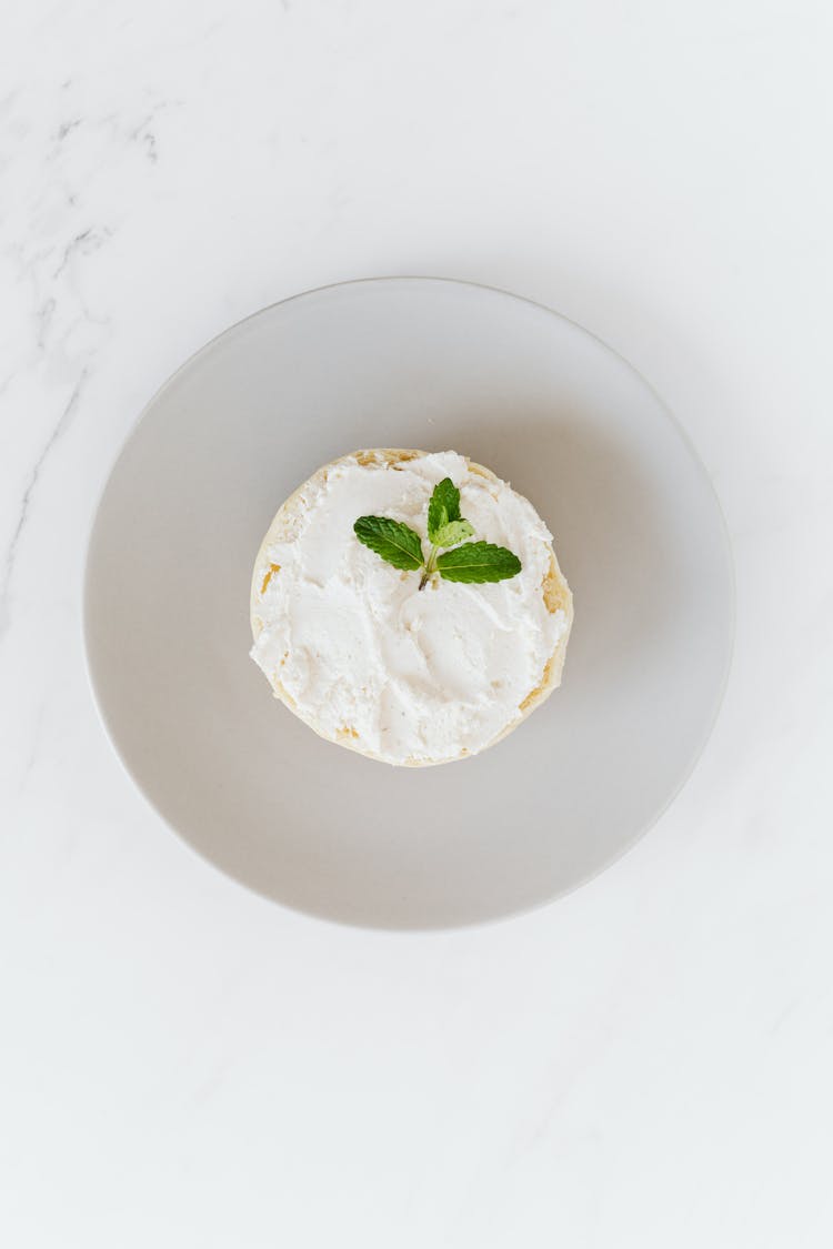 Bun With Creamy Cheese And Mint