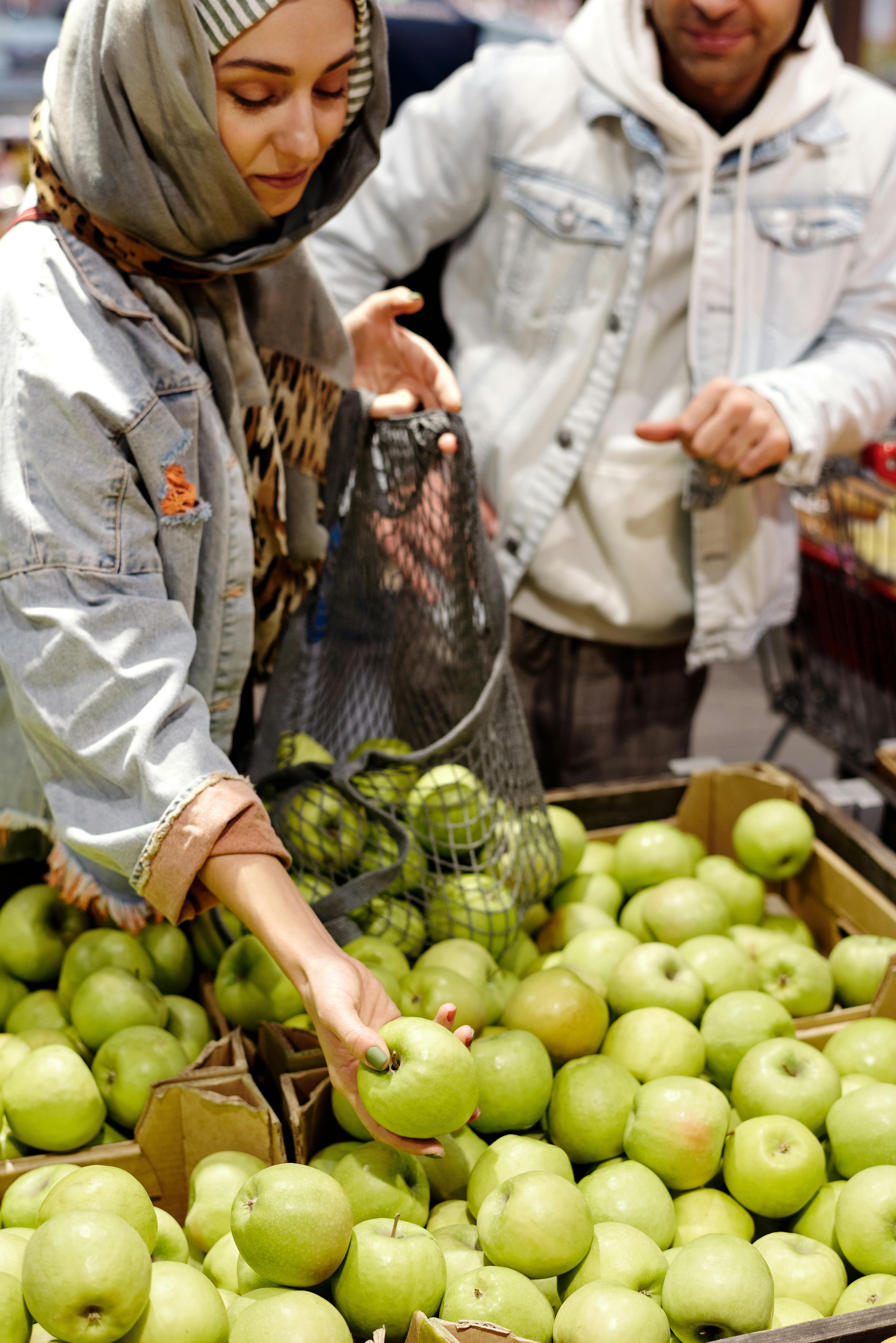 woman buying apples