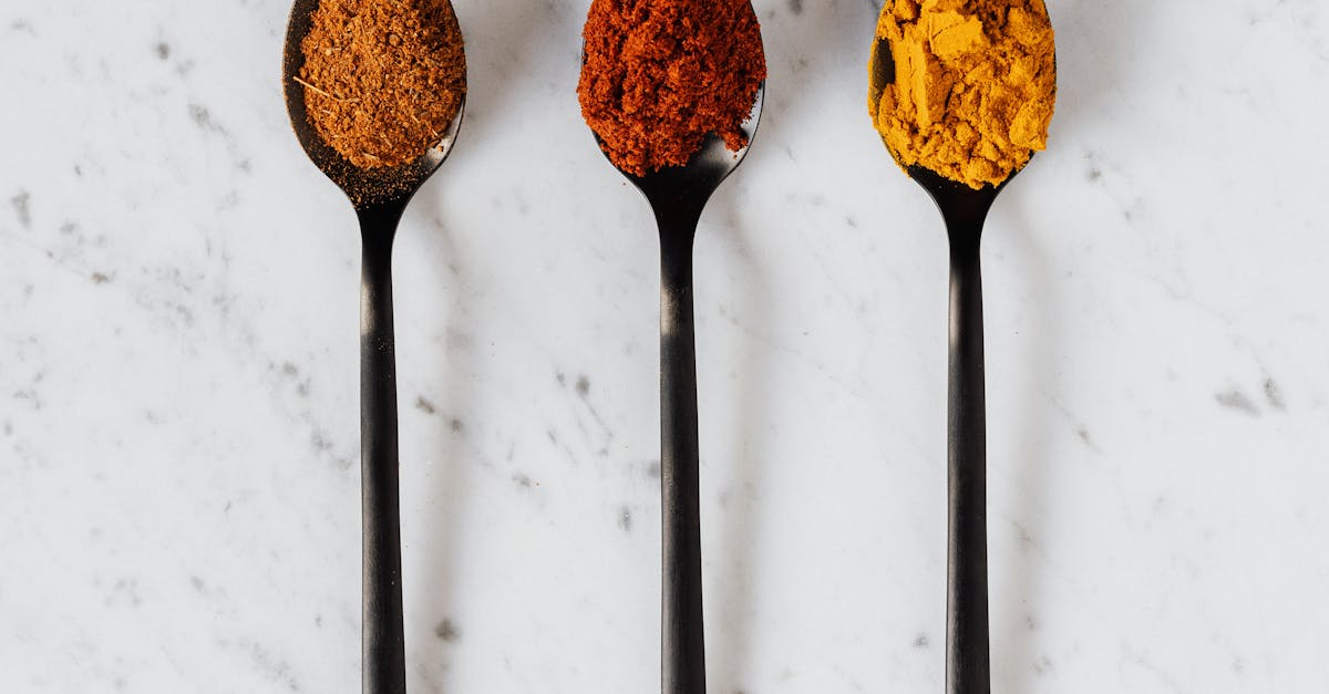 How to turn dried peppers into powder