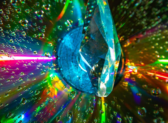 Synthetic Diamond Replicates Ancient Venus Atmosphere