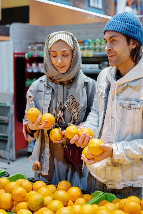 Free Couple Buying Oranges Stock Photo