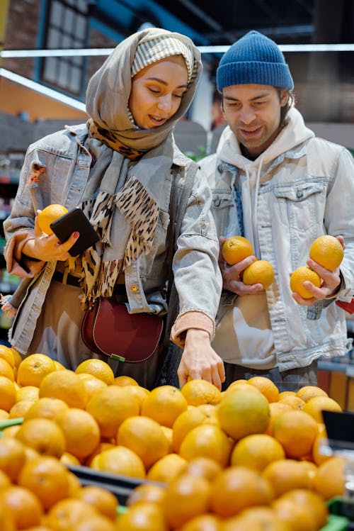 Free Couple Buying Oranges Stock Photo