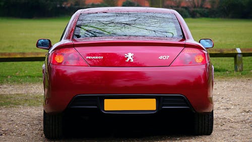 Red Peugeot 407