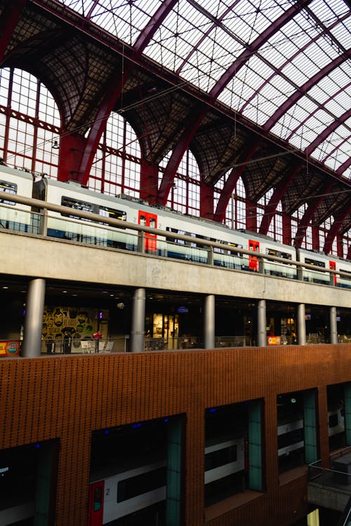 Безкоштовне стокове фото на тему «арки, вертикальні постріл, Залізничний вокзал»