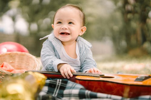 Foto profissional grátis de adorável, alegre, bebê