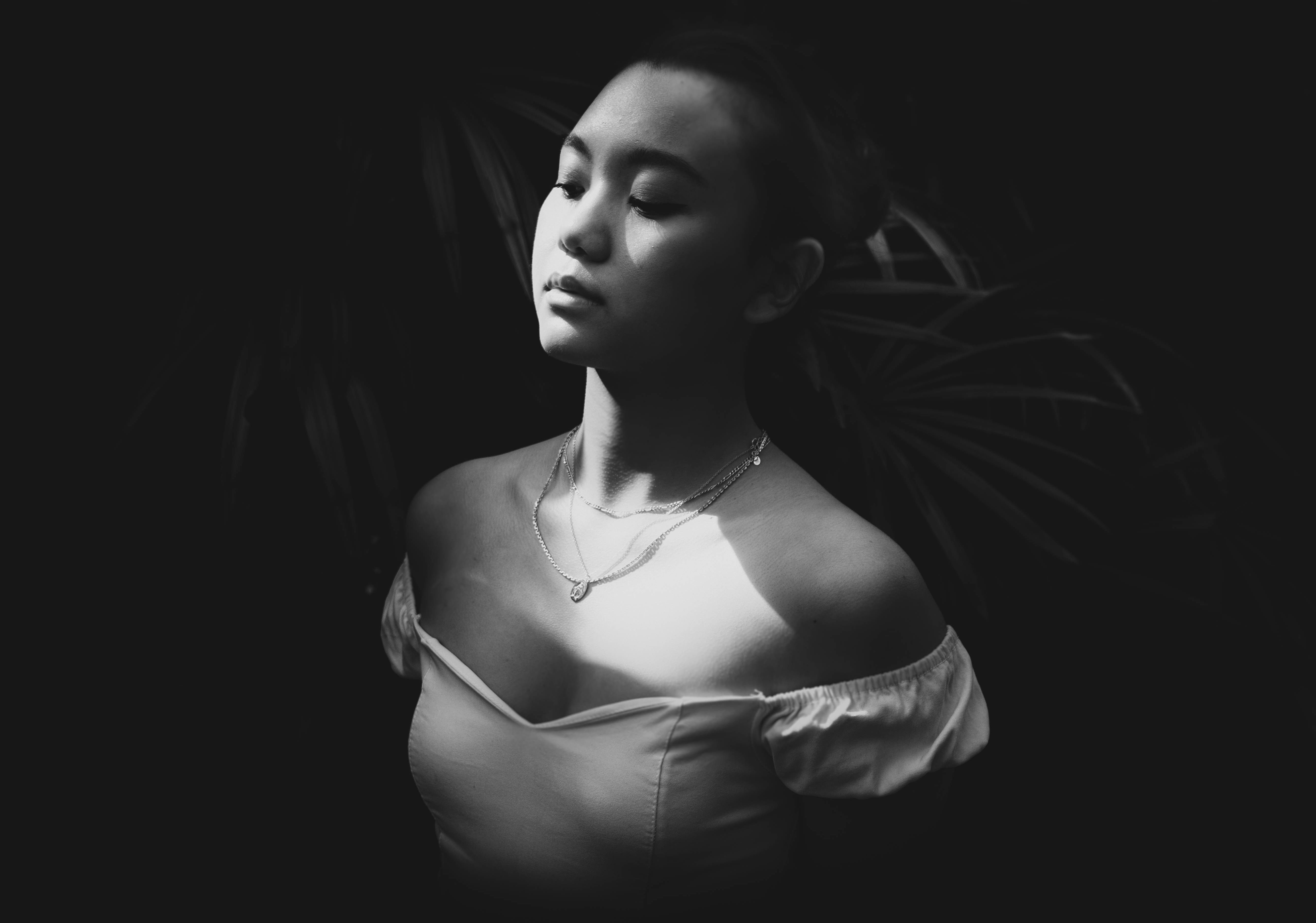 Grayscale portrait of a beautiful woman in Singapore, emphasizing elegance and tranquility.