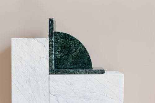 Free Minimalistic white shelf with green marble patterned bookend against beige wall in contemporary apartment Stock Photo