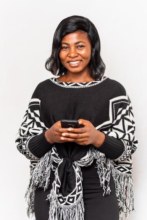 Photos gratuites de afro-américain, en utilisant le téléphone, femme noire