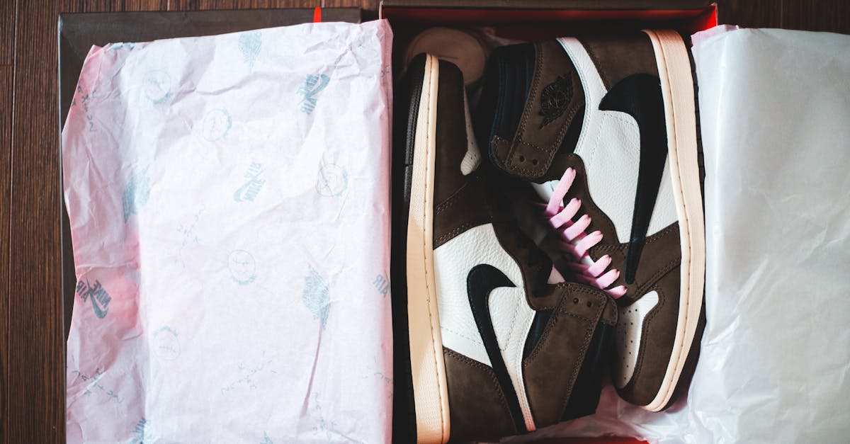 Best way to stretch leather shoes at home