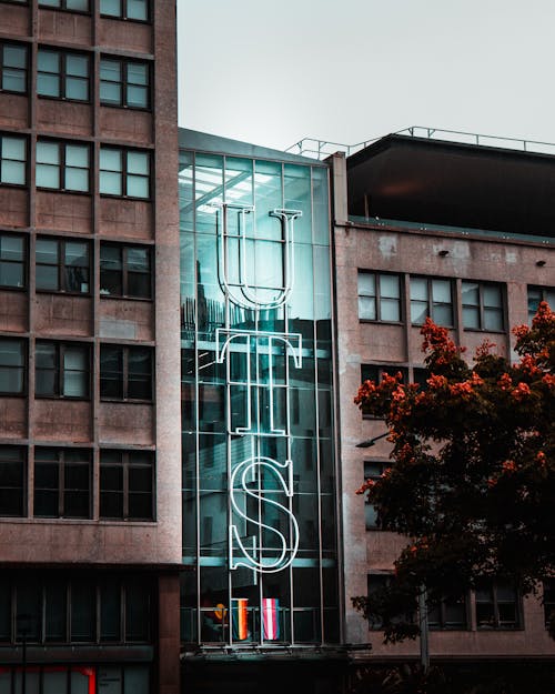 Kostenloses Stock Foto zu außen, beleuchtet, beschilderung