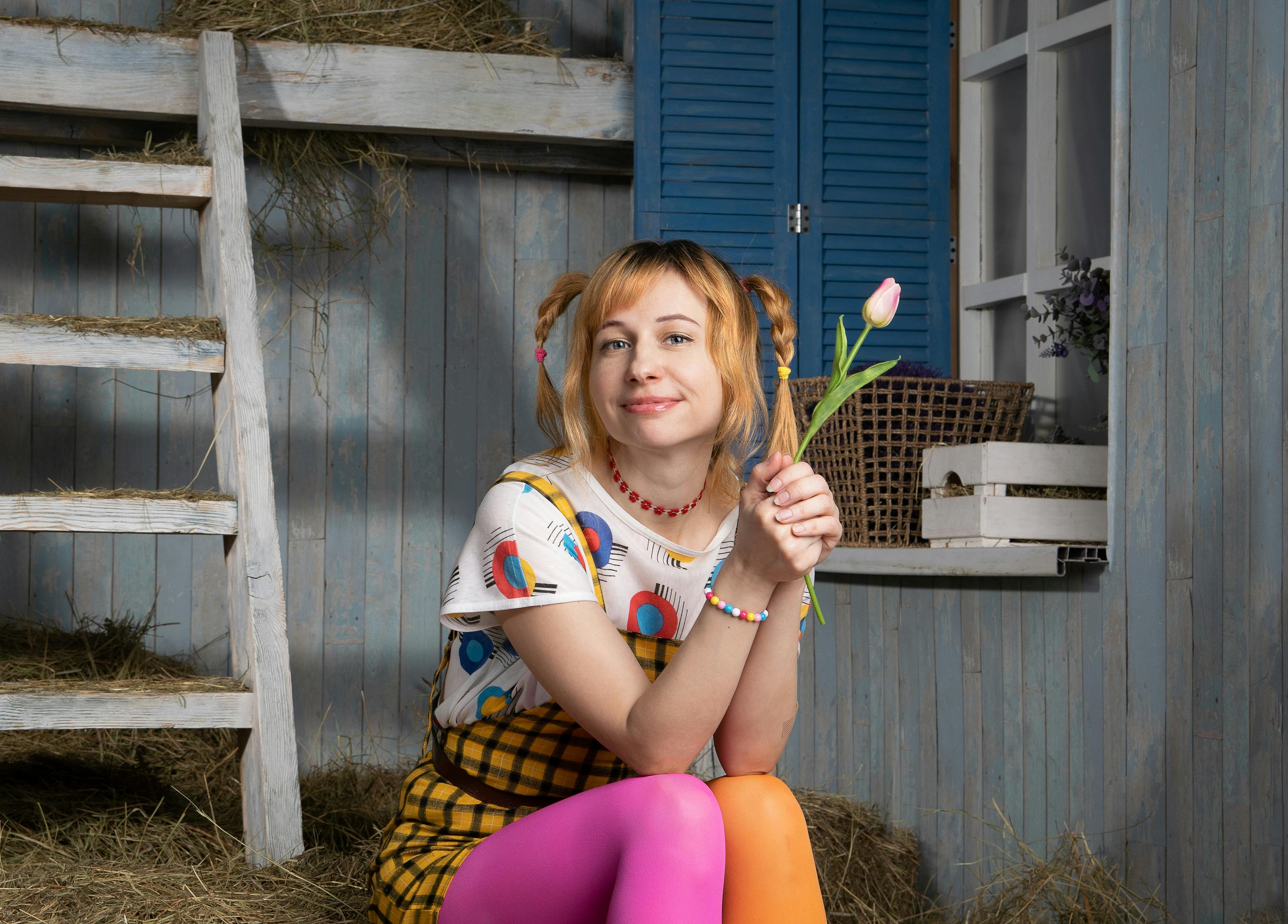 Lady Hay Photos, Download The BEST Free Lady Hay Stock Photos & HD Images