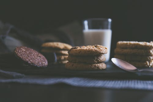 Kostenloses Stock Foto zu desayuno, galletas, leche