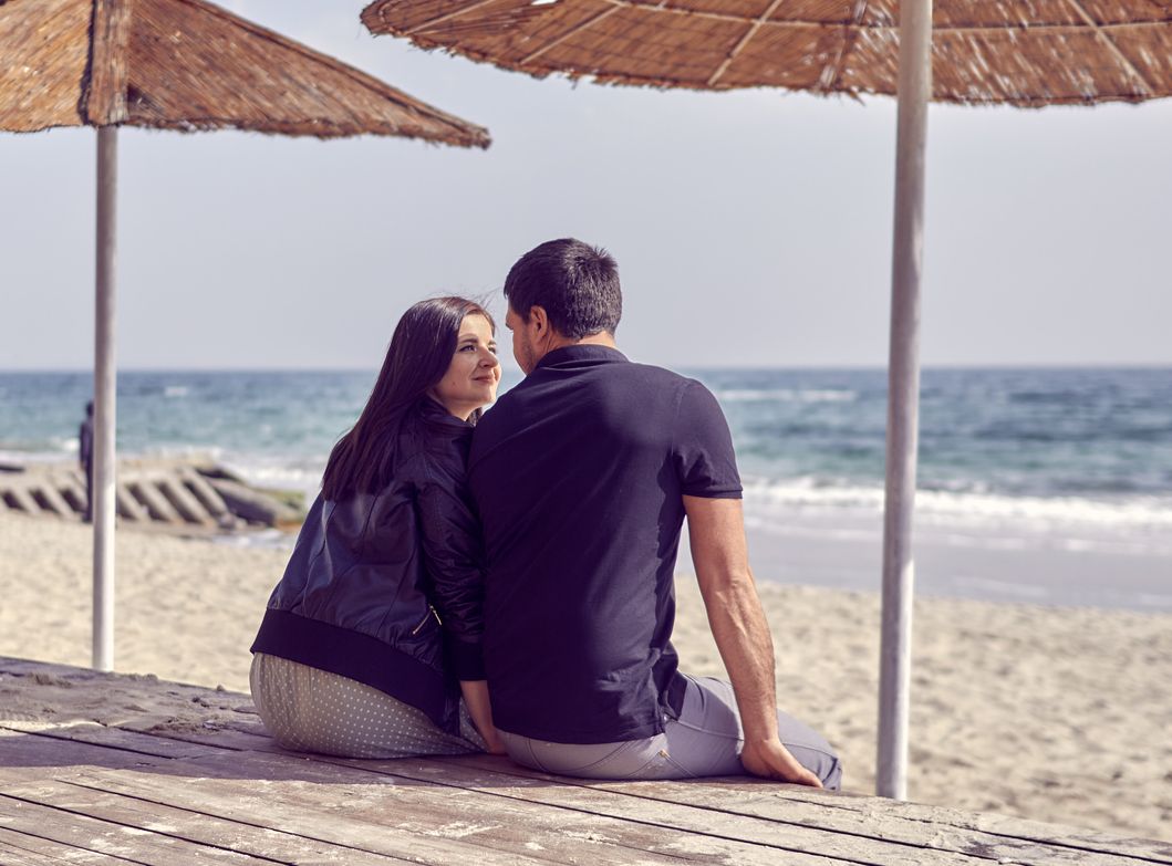 Online dating: starting a conversation on a niche platform