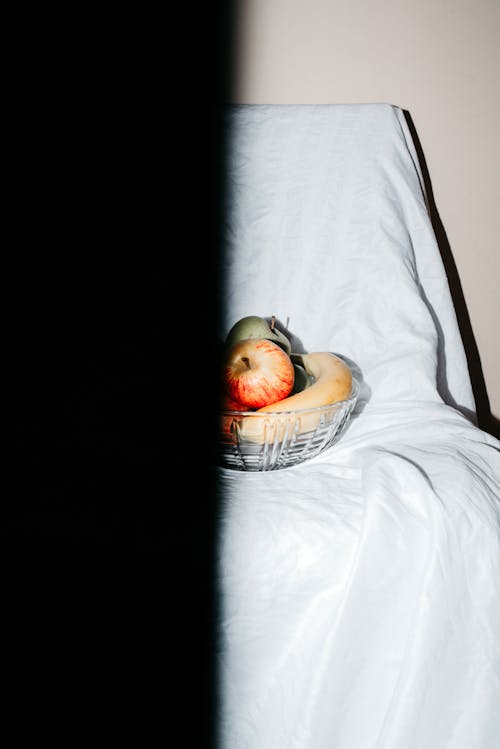 Kostnadsfria Kostnadsfri bild av äpple, banan, glasskål Stock foto