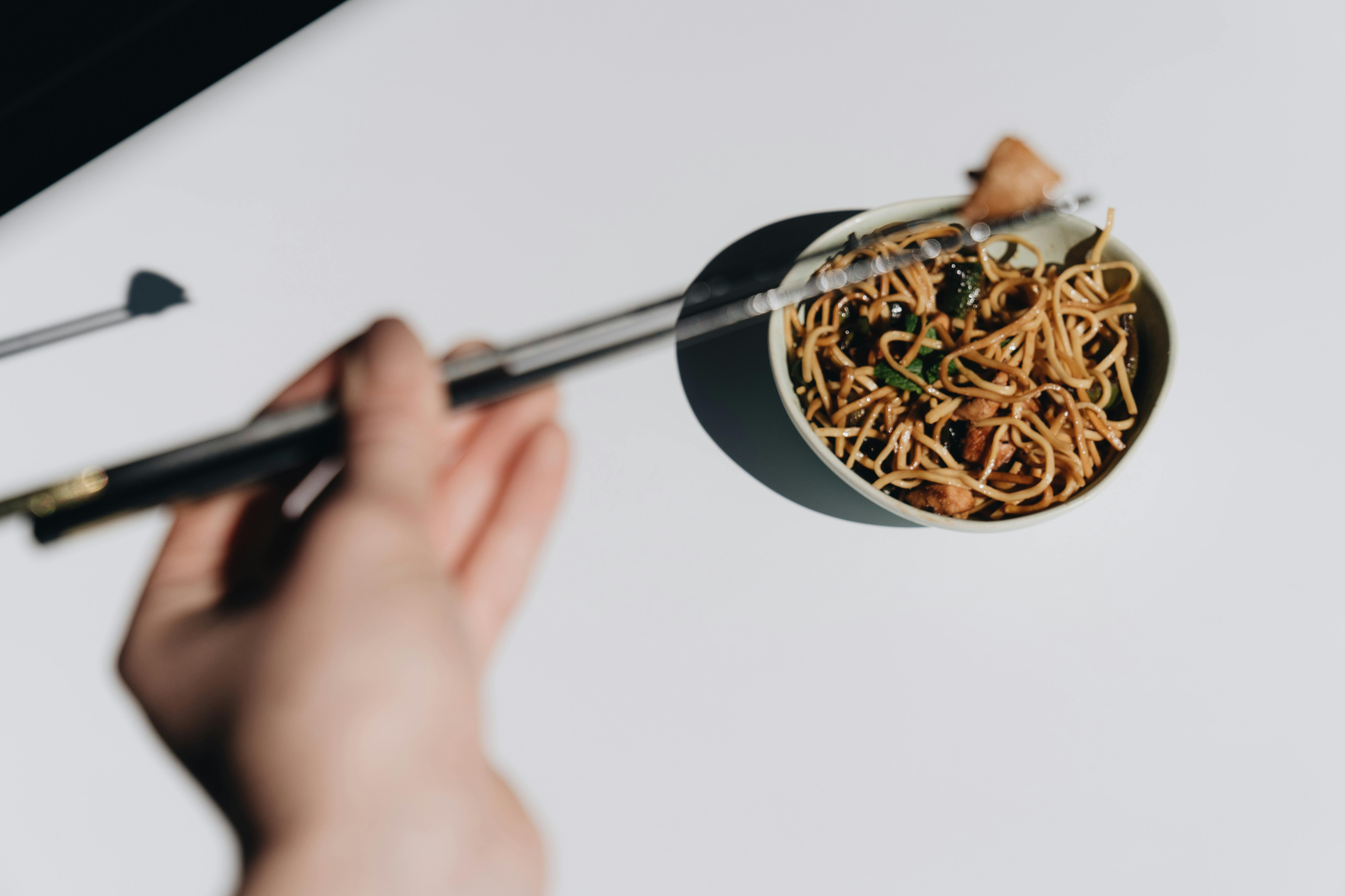 生活：為什麼HōSSET的櫻桃鴨油拌麵能讓你從「飽足」到「滿足」？