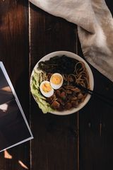 Ramen bowl story thumbnail — photo by alleksana on Pexels