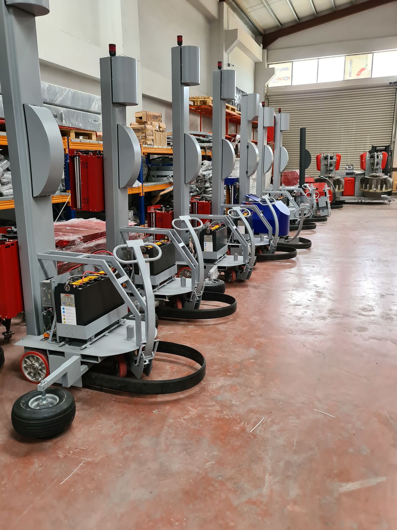 State-of-the-art warehouse with intelligent automation and storage solutions