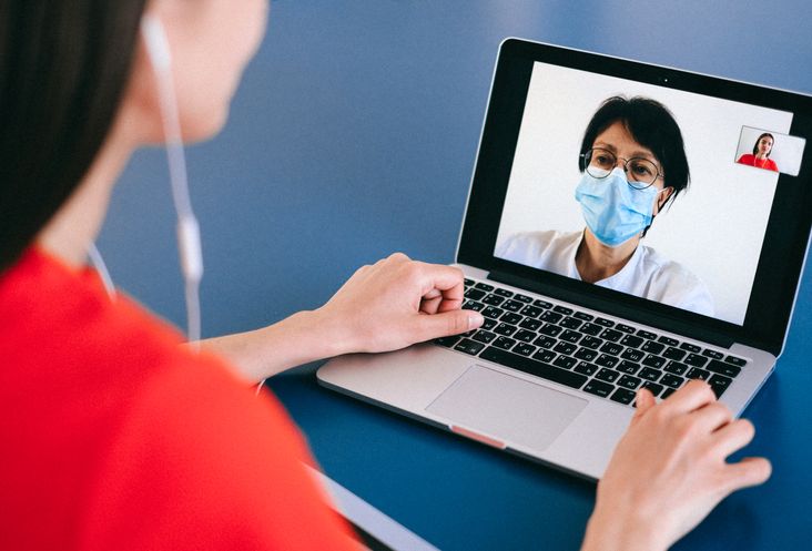 Online dating: starting a conversation on a niche platform