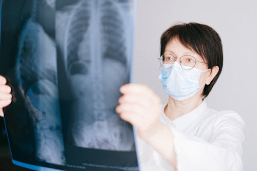 Kostnadsfri bild av diagnos, läkare, radiolog