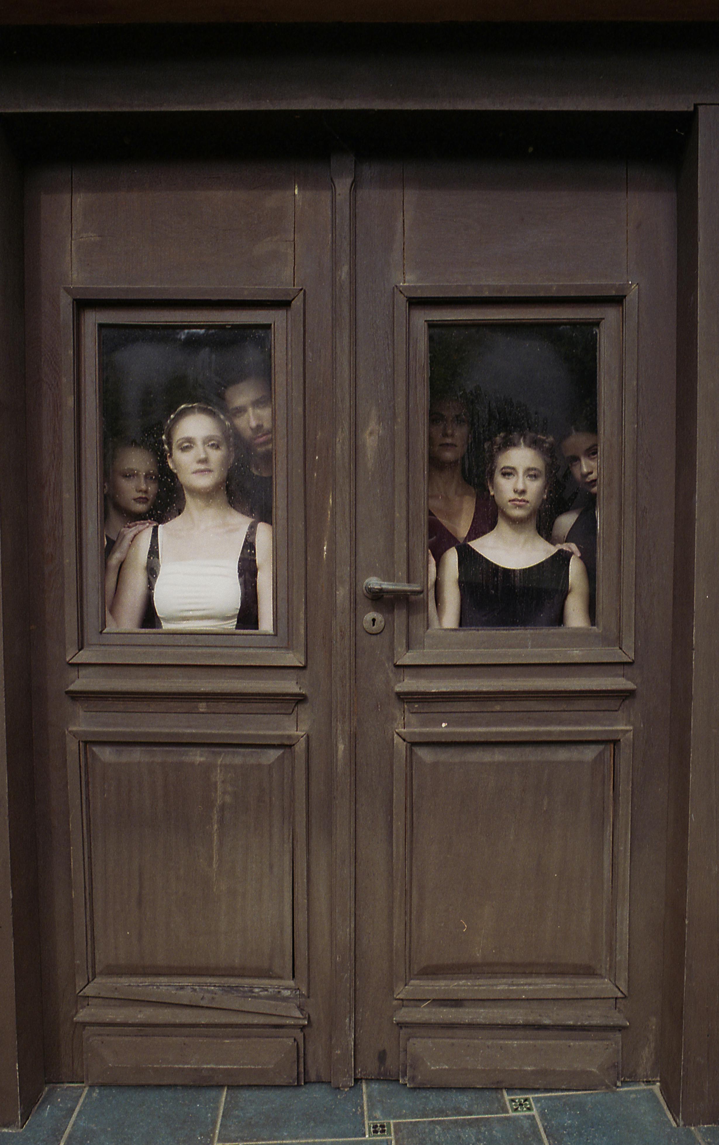 시간이 지남에 따라 안정적으로 쌓이는 돈의 이미지