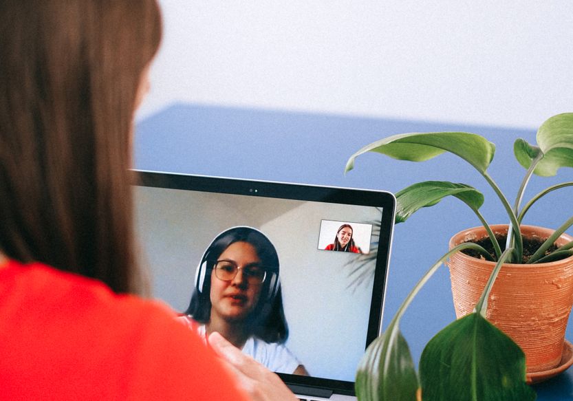 Online dating: starting a conversation on a niche platform