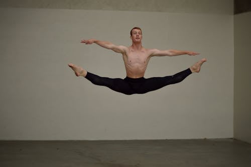 Foto d'estoc gratuïta de acció, acrobat, acrobàtic