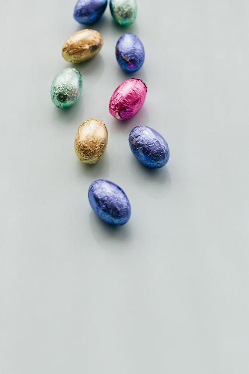 Darmowe zdjęcie z galerii z białe tło, cukierek, jajko czekoladowe