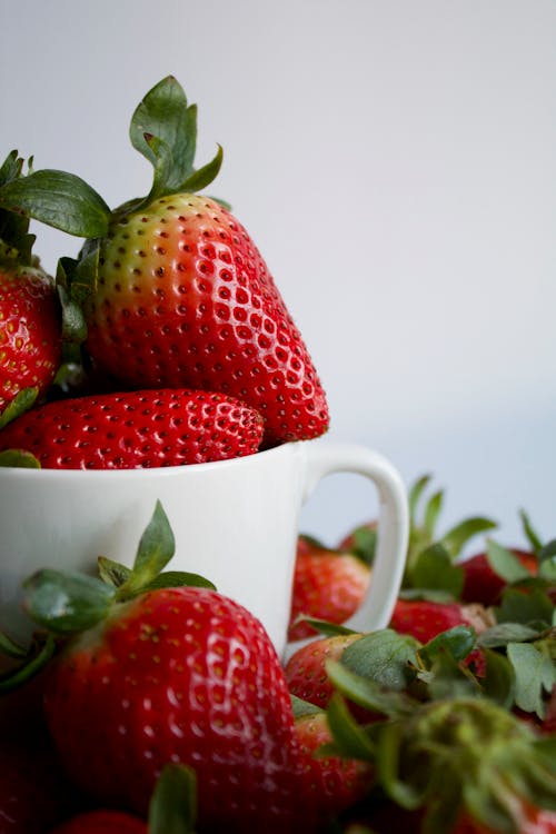 strawberry wallpapers for mobile