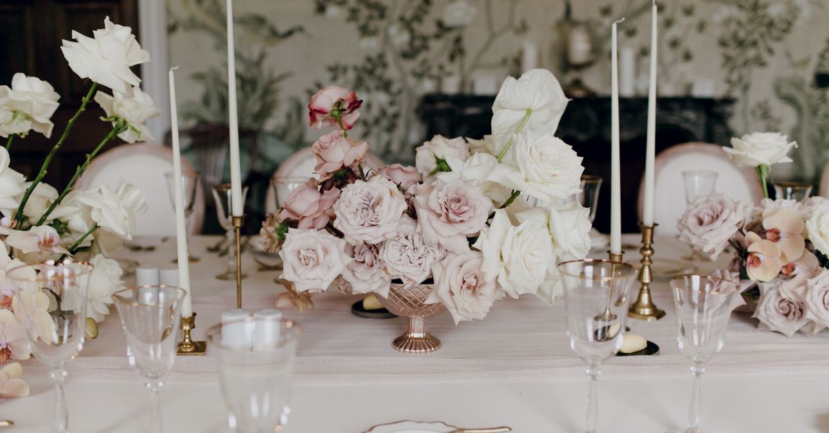 Pretty Table With Roses Pink Roses on Table · Free Stock Photo