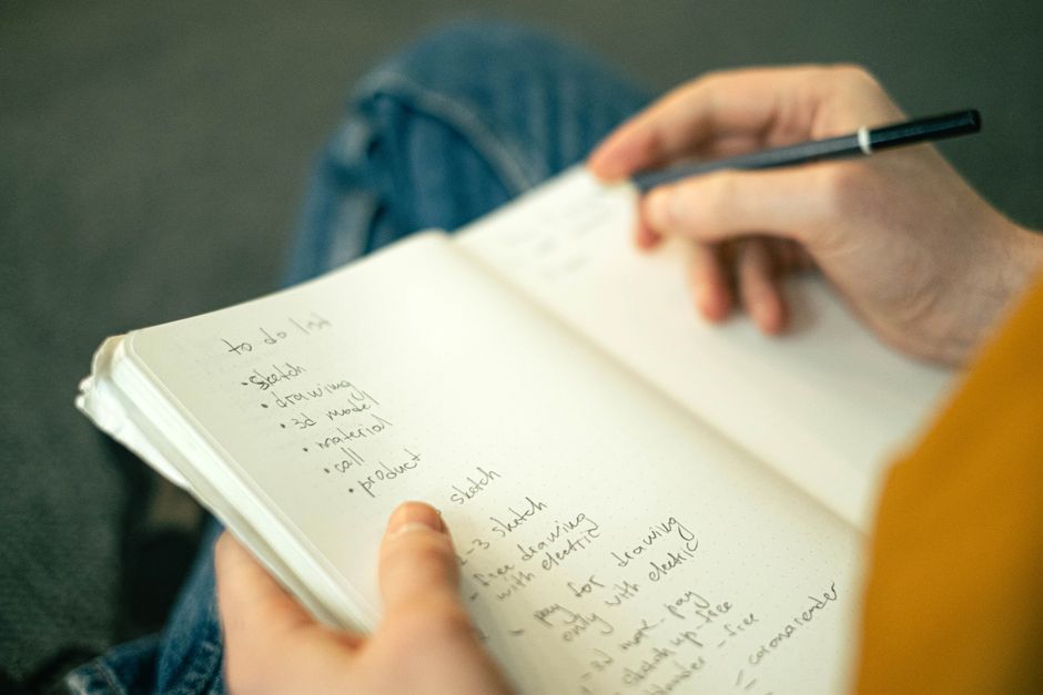 when the task list is longer than the time available attention is split between tools, tabs, and reminders lifestyle photo 2