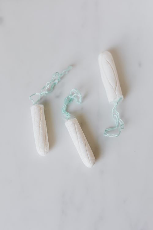 Free Top view of set of cotton tampons for period placed chaotically on white surface Stock Photo