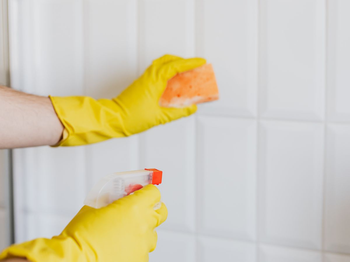 Cleaner scrubbing bathroom tile and grout