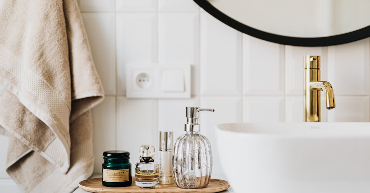 How to clean your mirror without streaks