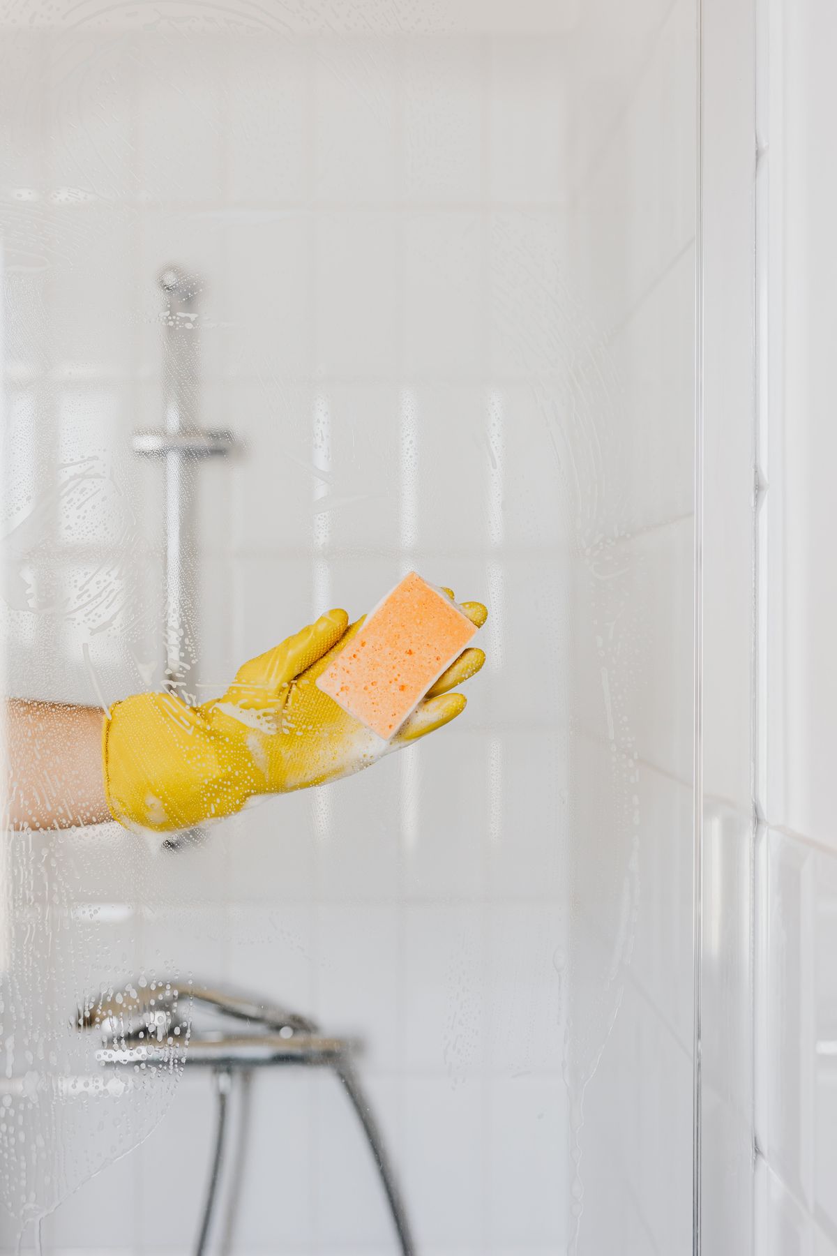 Cleaning rubber gasket of front-load washing machine