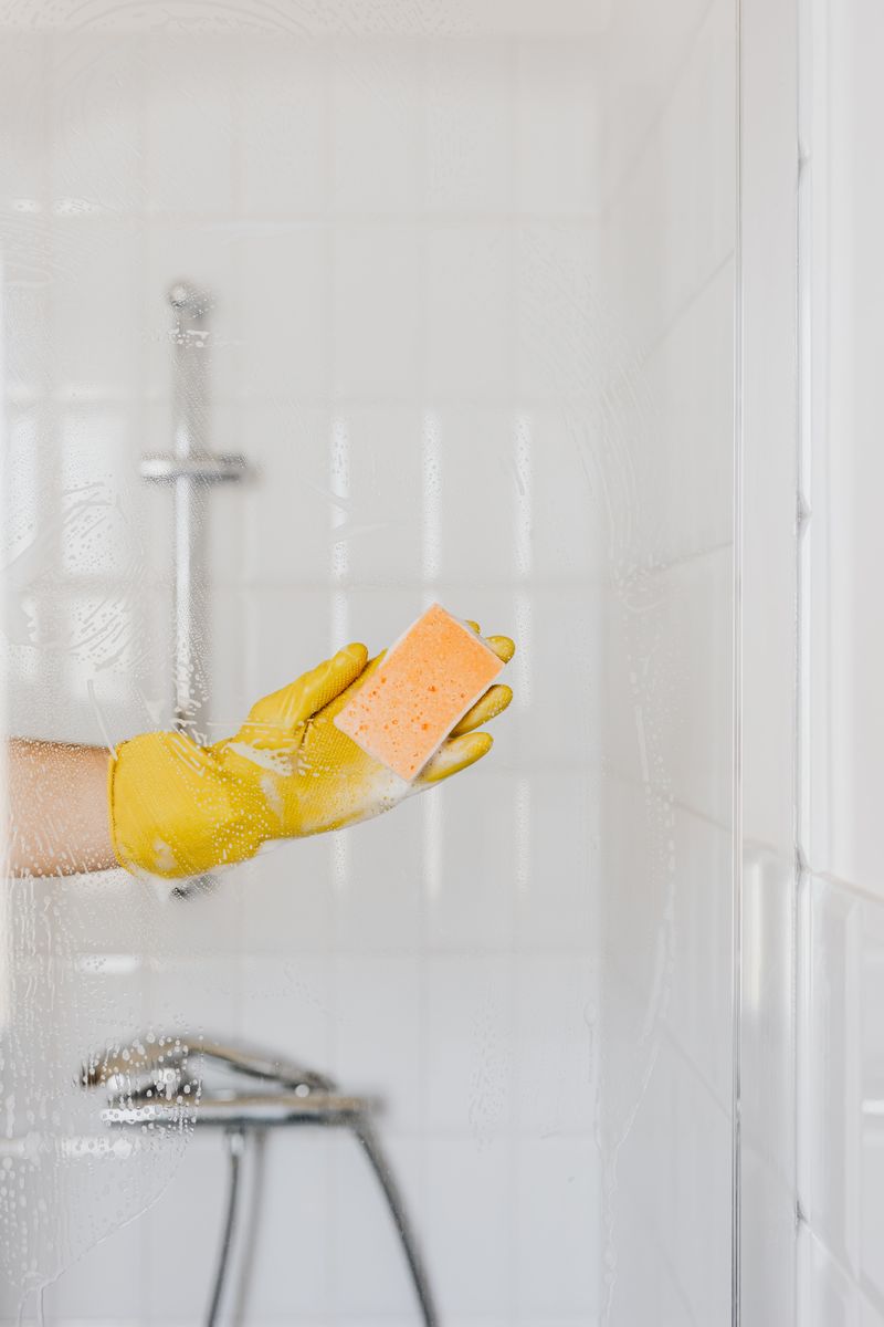 Cleaning rubber gasket of front-load washing machine