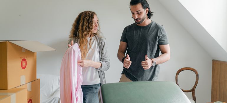 Couple packing while learning how to choose a moving company.