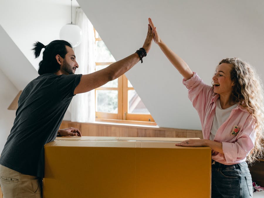 What's the first thing a woman notice in a man?