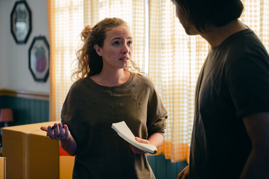 Free Couple talking while moving in new apartment Stock Photo