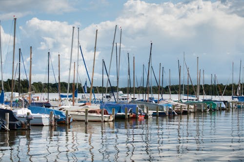 Бесплатное стоковое фото с гавань, лодки, парусники