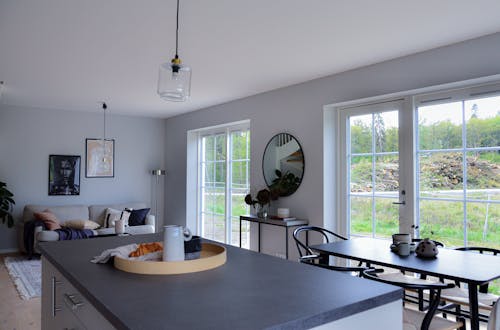Interior Dapur Minimalis Dipadukan Dengan Ruang Tamu Di Rumah Lampu