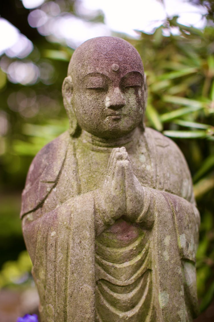 Gray Concrete Statue Of Man