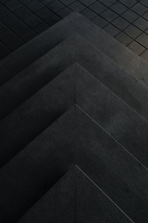 
A Grayscale of a Stairs