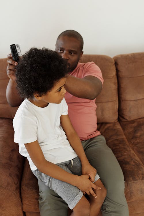 Foto d'estoc gratuïta de a casa, afroamericà, assegut