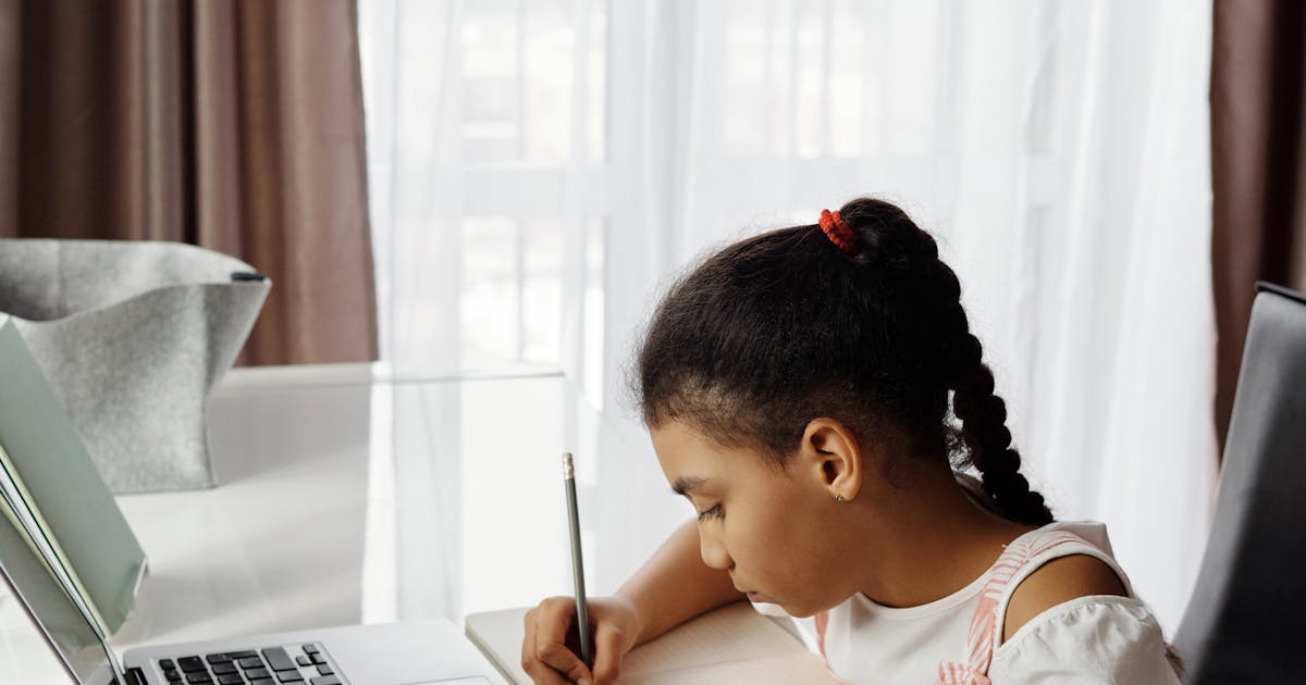 Reciprocal IVF vs Home ICI: Comparing Options for Lesbian Couples