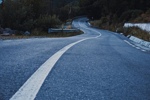 Základová fotografie zdarma na téma asfalt, cesta, dálnice