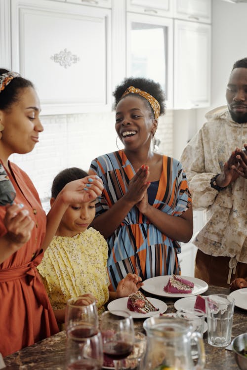 Famille Célébrant Un Anniversaire